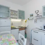 Apartment Luiza With Terrace