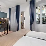 Deluxe Apartments 