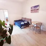 Modern Studio Apartment For 2 In City Center