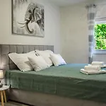 Apartments Maar
