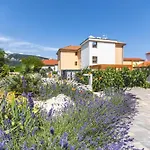 Vila Iris Baska