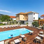 Vila Iris Baska 2