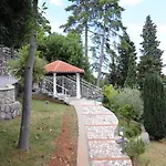 Villa Ljerka, Step To The Sea