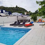 Apartments In Mundanije/Insel Rab 30445