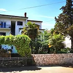 Apartment Dasek Ii, Njivice