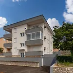 Cozy Apartment In Klenovica With Wifi