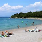 Apartment Njivice 5458F