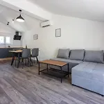 Luxury Apartments Lovorka 3 & 4***/****