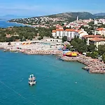 Apartments With A Parking Space Novi Vinodolski - 10270