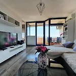 Bright Apartment Bloom - Free Parking And Wifi