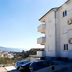 Apartments With A Parking Space Novi Vinodolski - 13098