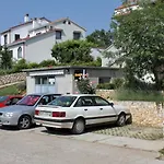 Apartments With A Parking Space Njivice, Krk - 5427