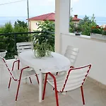 Apartments With A Parking Space Novi Vinodolski - 5593