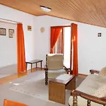 Apartments With A Parking Space Novi Vinodolski - 5587