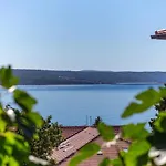 Benko J