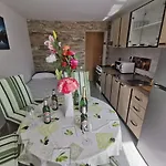 Studio Apartman Zara
