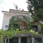 Apartment Njivice 5320B