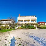 Apartments Marija P Lopar