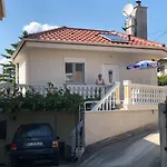 Mi-Ma Ul. Prilaz 1 51250, Novi Vinodolski, Hrvatska Apartman