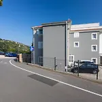 Apartments Crnekovic Tomislava 8A