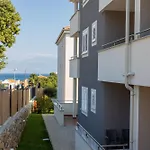 Apartments Crnekovic Tomislava 8A