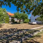 Lovely Apartment In Jurandvor With Kitchen