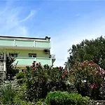 Family Apartment Andrea Close To Beach