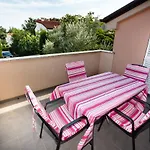 Premium Apartment Near Center And Beach With Parking