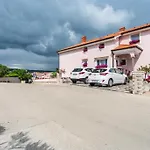 Apartman Naomi