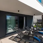 Annabel'S Luxury Apartment With Private Pool, Indoor Jacuzzi With Sauna