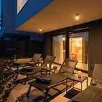 Annabel'S Luxury Apartment With Private Pool, Indoor Jacuzzi With Sauna