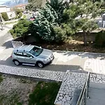 Apartments With A Parking Space Novi Vinodolski - 5482