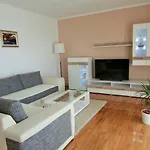 Apartments With A Parking Space Novi Vinodolski - 2421