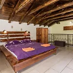 Cozy Home In Icici With Outdoor Swimming Pool