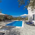 Villa Lio With Private Pool