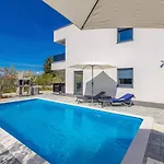 Villa Lio With Private Pool