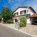 Nice Apartment In Rukavac With Kitchen