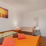 3 Bedroom Lovely Apartment In Dobrinj