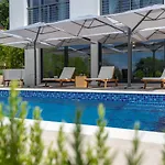 Villa Bamboo With The Heated Pool
