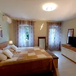 Apartment Amalija With Terrace & Private Parking