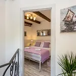 Holiday House Stone With Jacuzzi