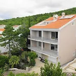 Apartmani Selce 30660 - Tomislav