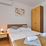 Rooms & Apartments Jadranka