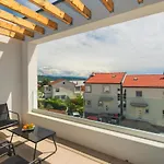 Apartment Krk With Jacuzzi