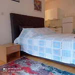 Studio Cres