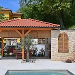 Villa Suzana With Heated Pool And Outdoor Billiards