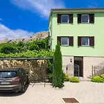 House Zrile With Garden And Jacuzzi