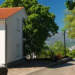 Double Oak Apartment
