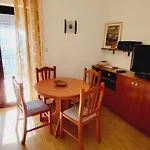 Apartments Italo By El-Pi Tours
