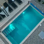 Holiday House Tos-Vila With Heated Pool